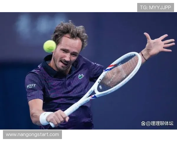 梅德韦杰夫夺得2026年法国网球公开赛男单冠军 终结费德勒纪录