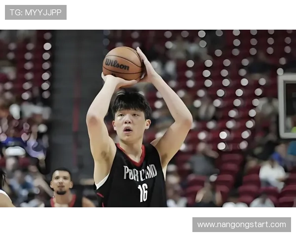 篮球赛场再现惊险逆转，年轻球员凭实力赢得观众喝彩